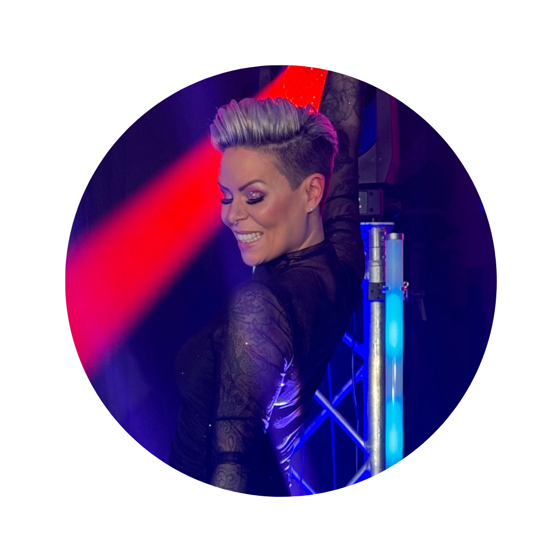 DevSTAGE TINA WELL singer and artist